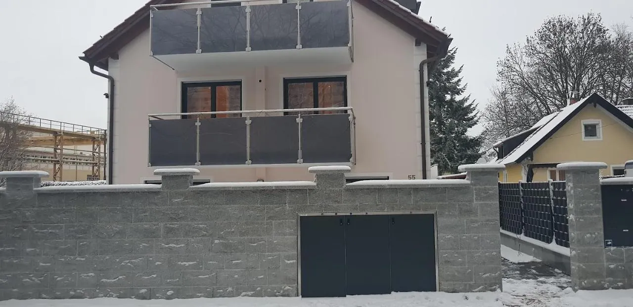 3 Z moderne Wellnesswohnung - Sauna, Kamin, Parkplätze 65m2 bis 6 Per München Apartment